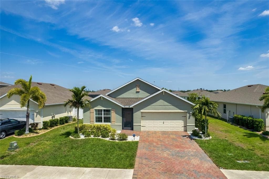 3413 Cancun CT CAPE CORAL, FL 33909