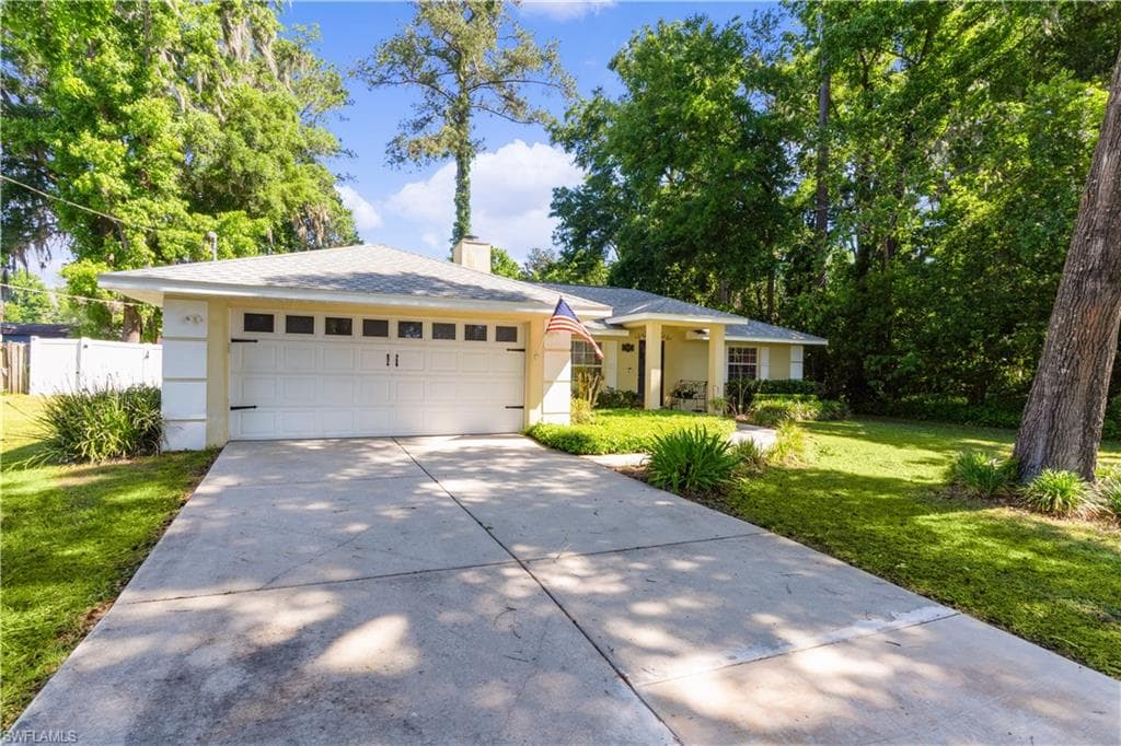 5881 5881 SE 126TH LN BELLEVIEW, FL 34420