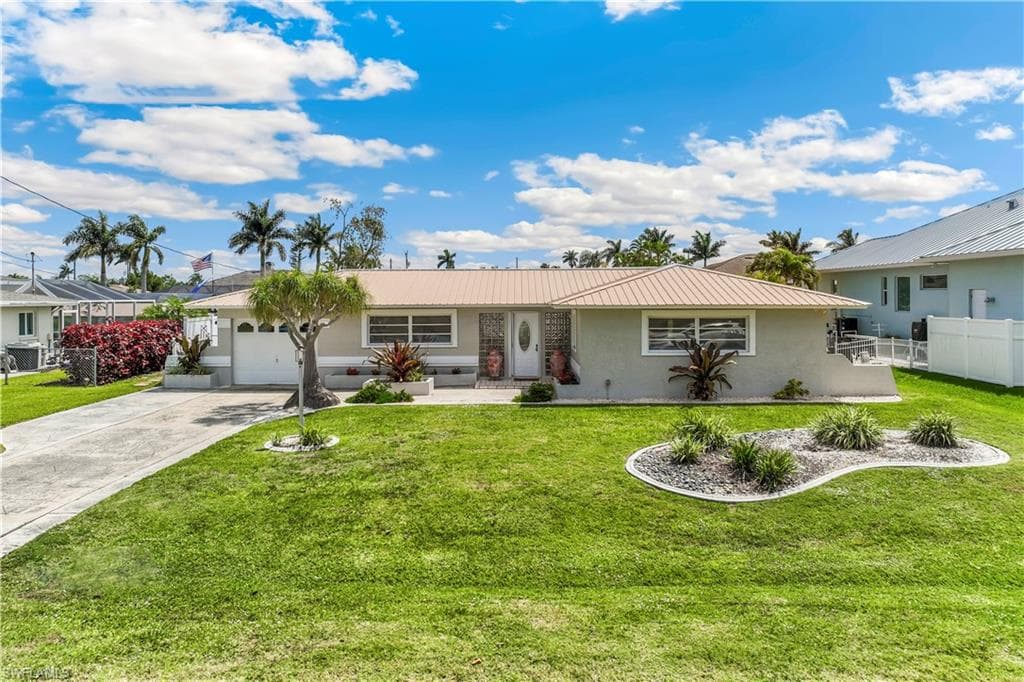 5623 E Deauville CT CAPE CORAL, FL 33904