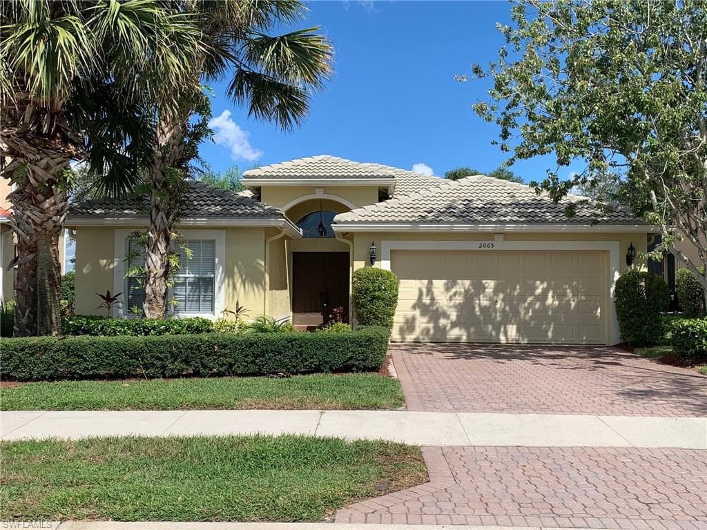 2065 Isla De Palma CIR NAPLES, FL 34119