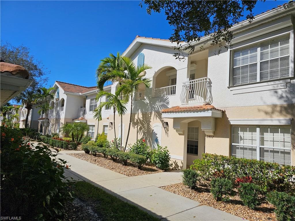3013 Driftwood WAY 2907 NAPLES, FL 34109