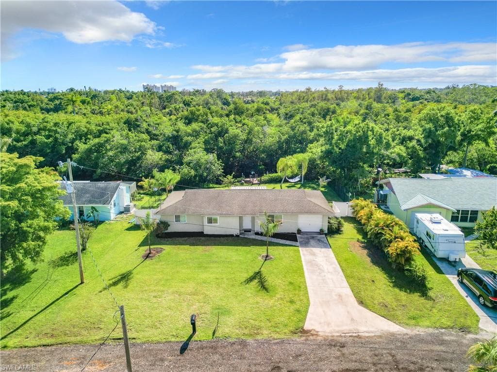 127 Dow LN NORTH FORT MYERS, FL 33917