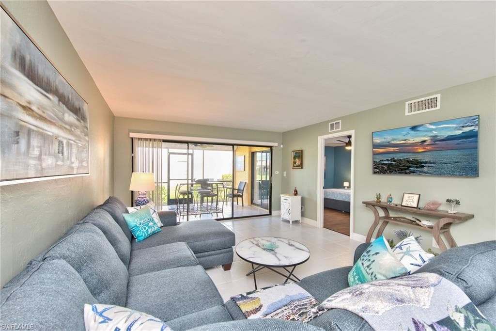 131 Cypress WAY E D NAPLES, FL 34110