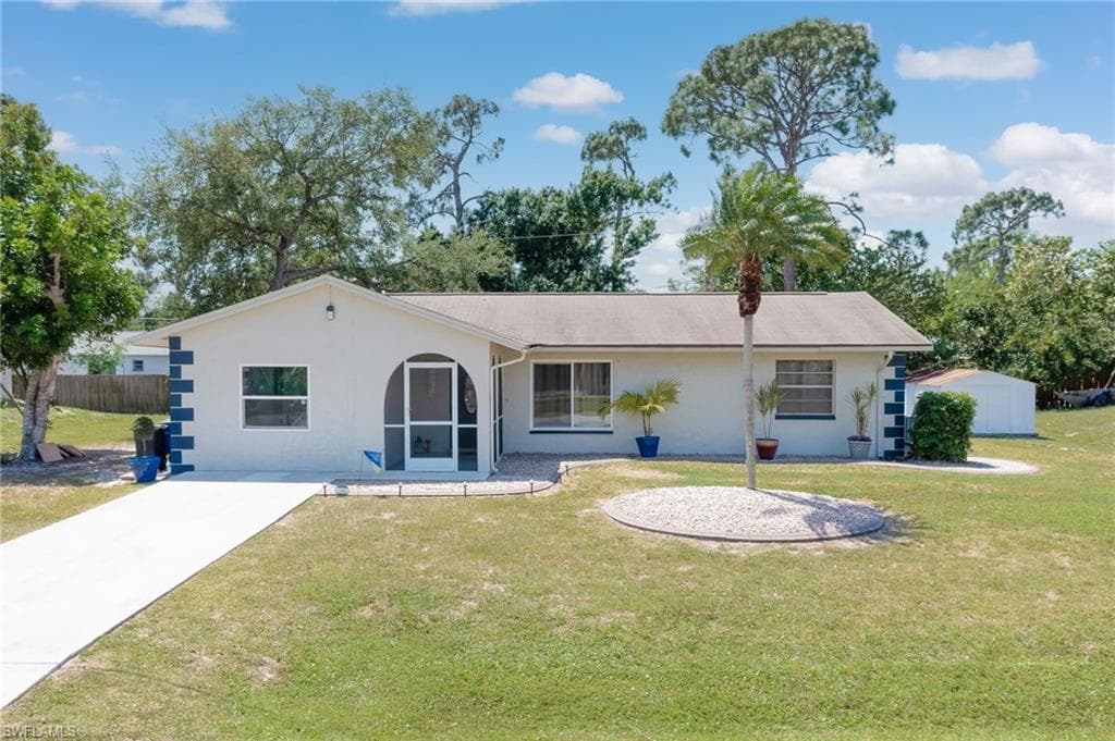 9216 Pineapple RD FORT MYERS, FL 33967
