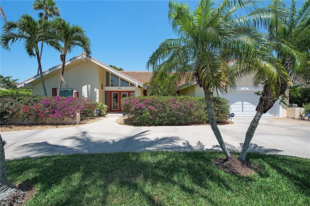 559 Neapolitan WAY NAPLES, FL 34103