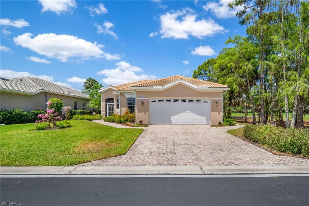 8621 Gleneagle WAY NAPLES, FL 34120