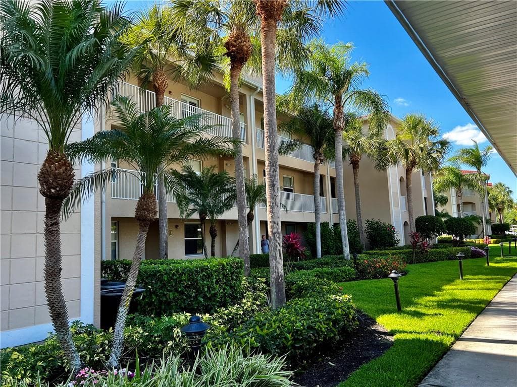2720 Cypress Trace CIR 2917 NAPLES, FL 34119