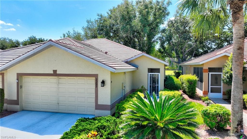 2297 Carnaby CT LEHIGH ACRES, FL 33973
