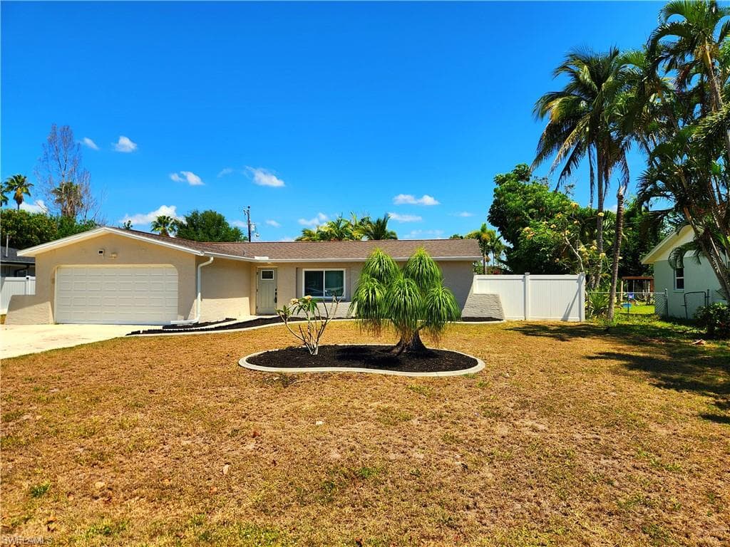 1423 Shelby PKWY CAPE CORAL, FL 33904