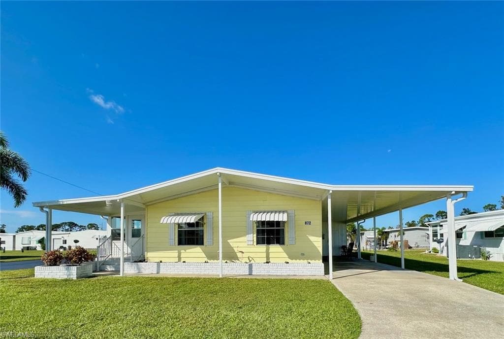 872 Moonlight DR NORTH FORT MYERS, FL 33917