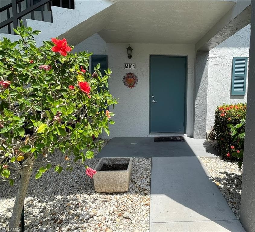 5590 Rattlesnake Hamm RD M-104 NAPLES, FL 34113