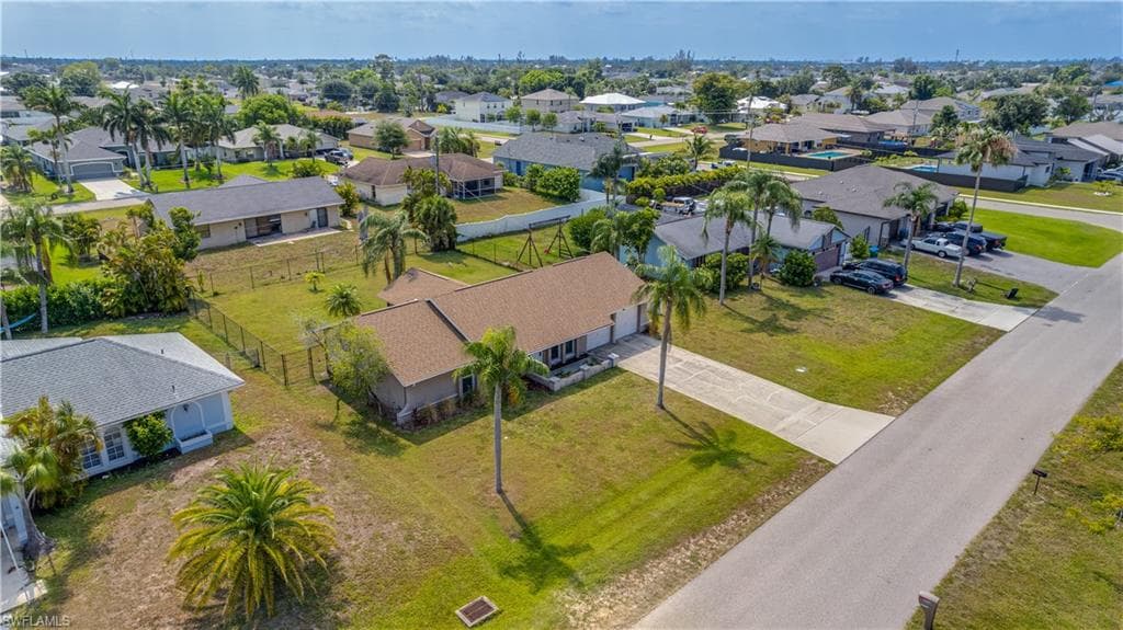 907 SW 11th AVE CAPE CORAL, FL 33991