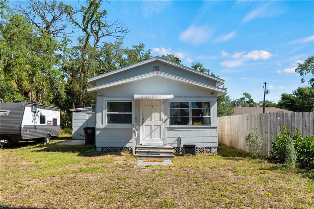 2047 Jeffcott ST FORT MYERS, FL 33901