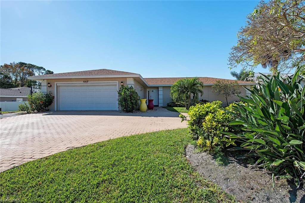 102 Sharwood DR NAPLES, FL 34110