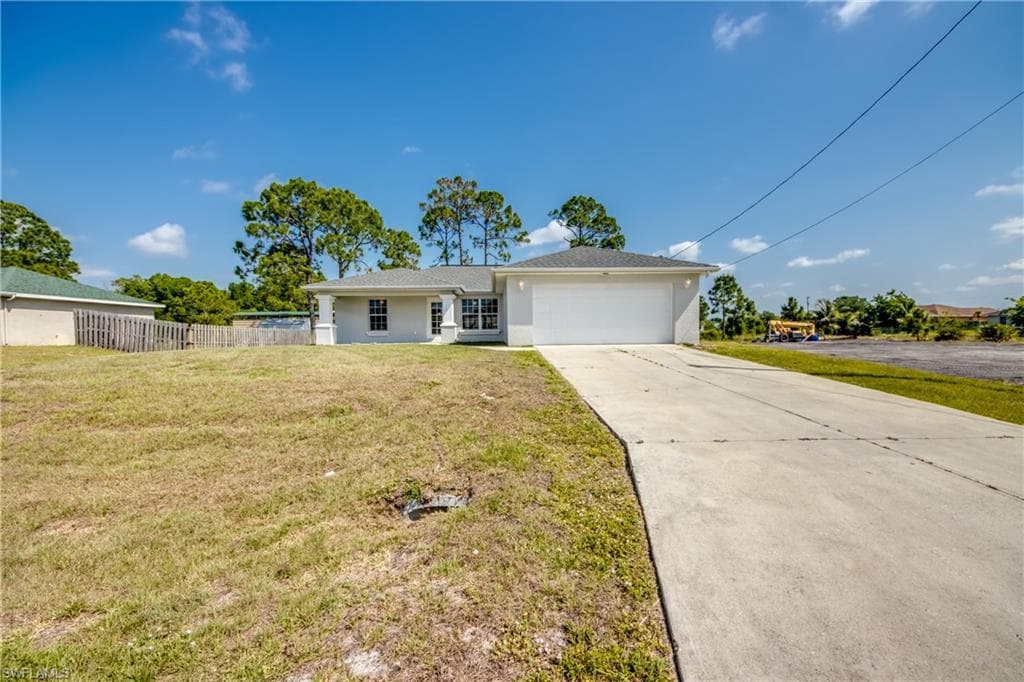 3902 30th ST SW LEHIGH ACRES, FL 33976