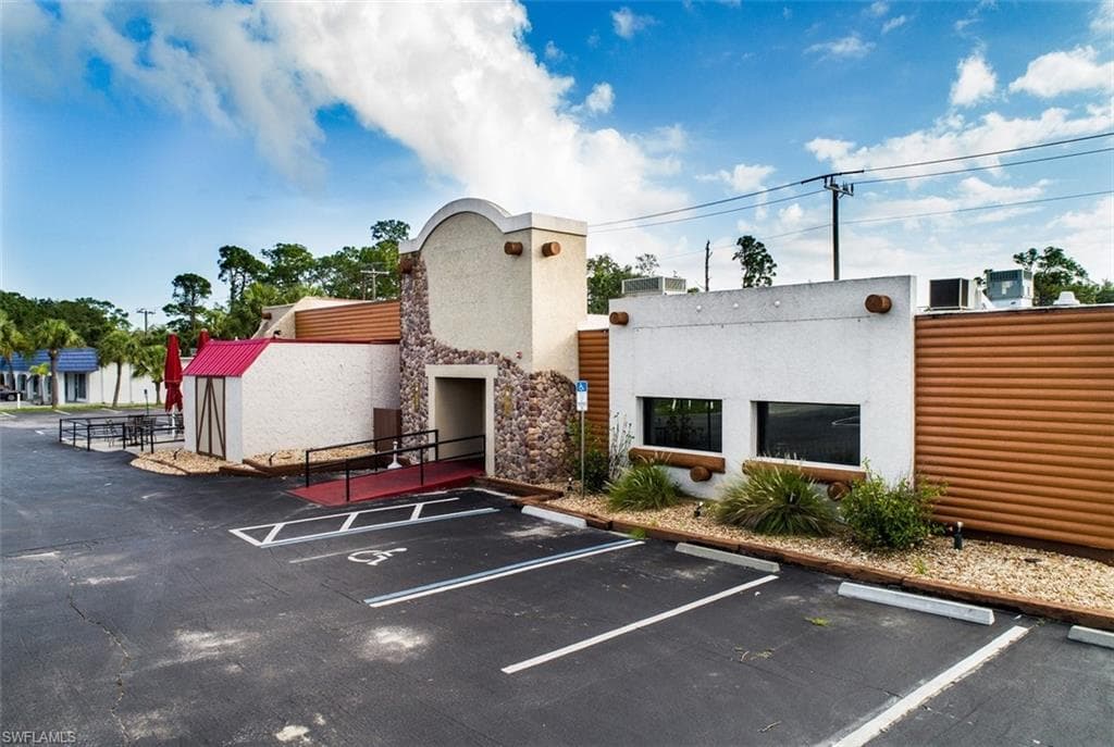 2746 Tamiami TRL PORT CHARLOTTE, FL 33952