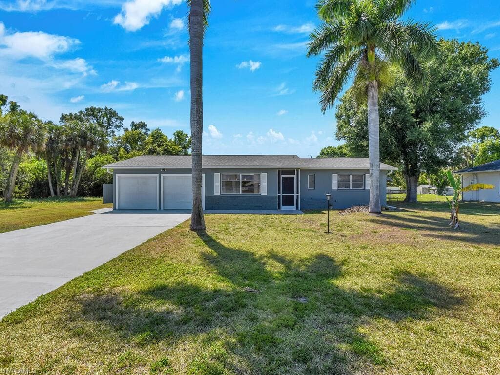 27 Greenwood AVE LEHIGH ACRES, FL 33936