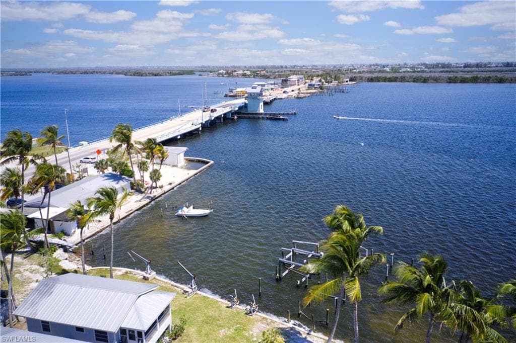 11250 Porpoise Point RD S 8 MATLACHA, FL 33993
