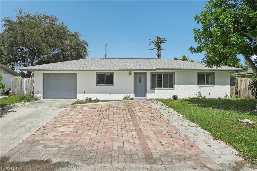2197 Delta ST FORT MYERS, FL 33907