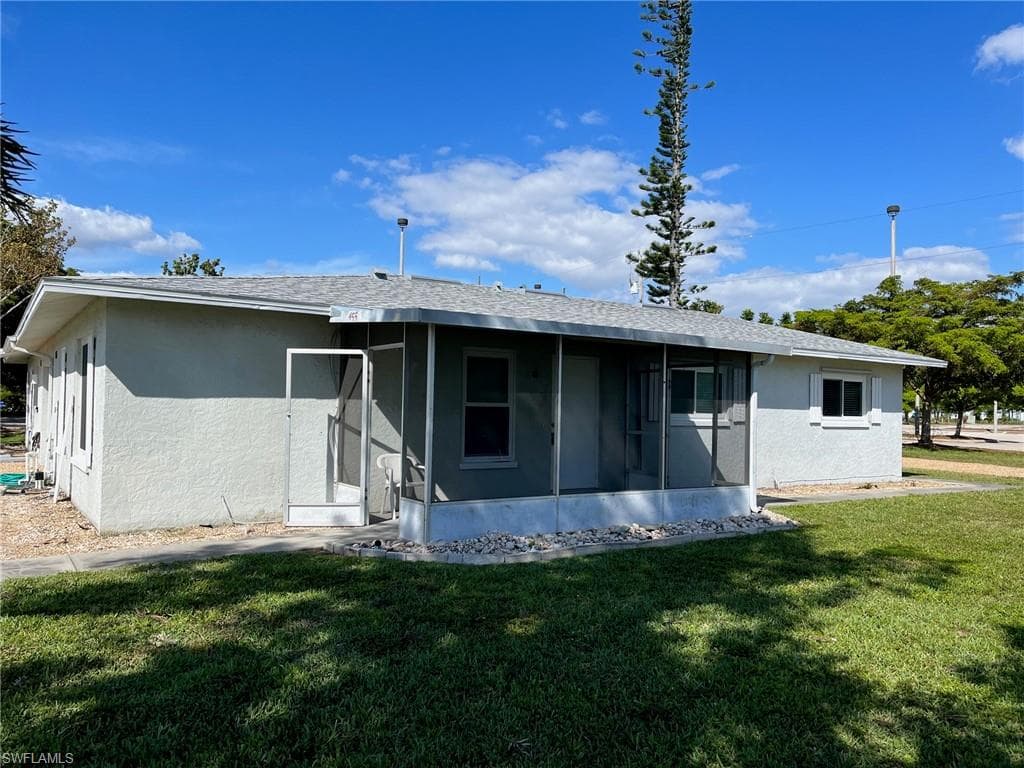 4555 SE 6th CT CAPE CORAL, FL 33904