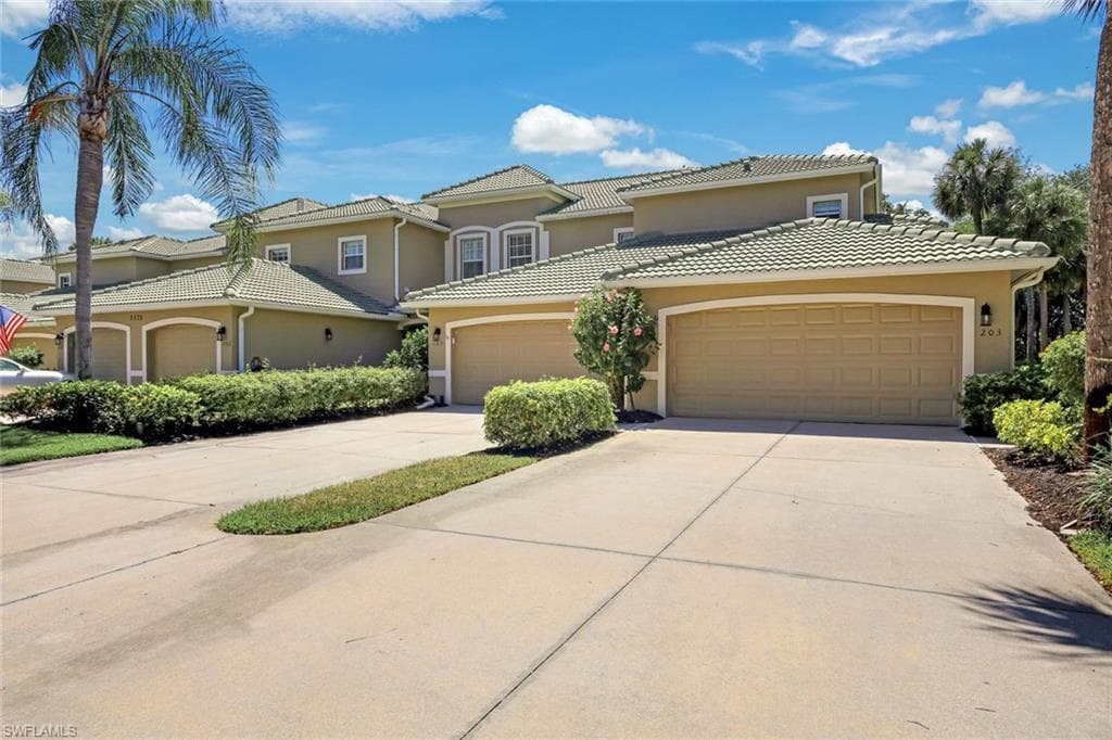 3575 Laurel Greens LN N 203 NAPLES, FL 34119