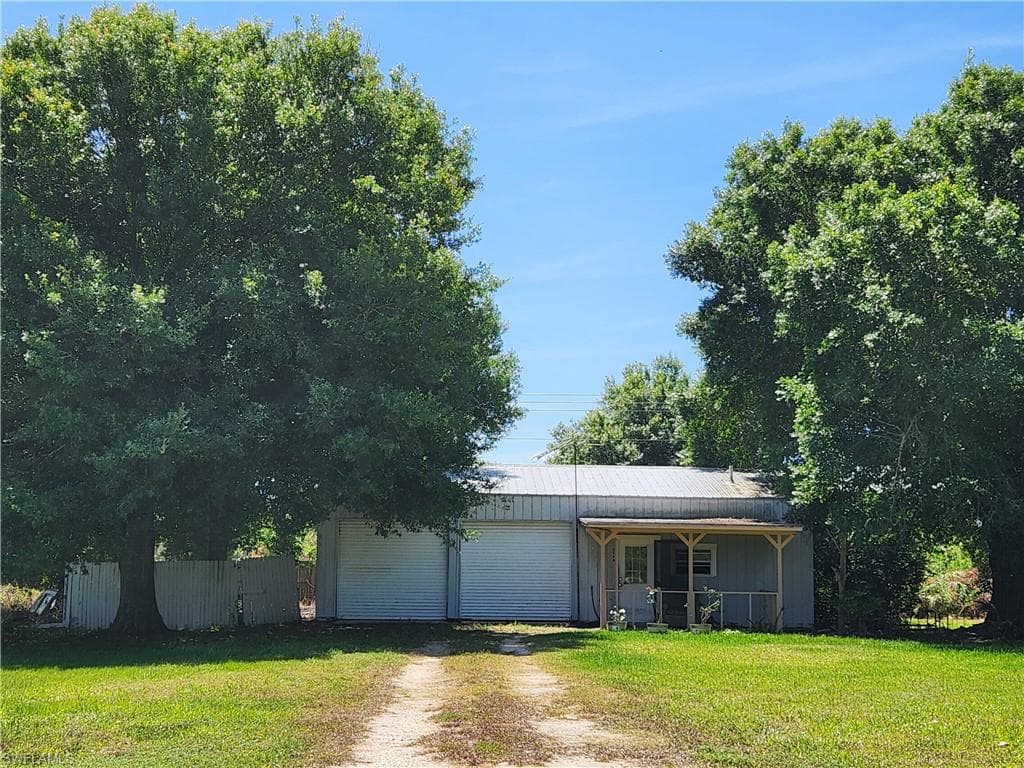 1104 Alligator RD MOORE HAVEN, FL 33471
