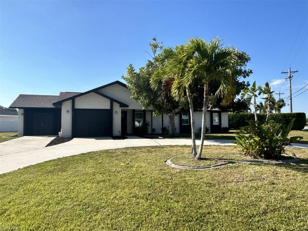 627 SE 16th TER CAPE CORAL, FL 33990