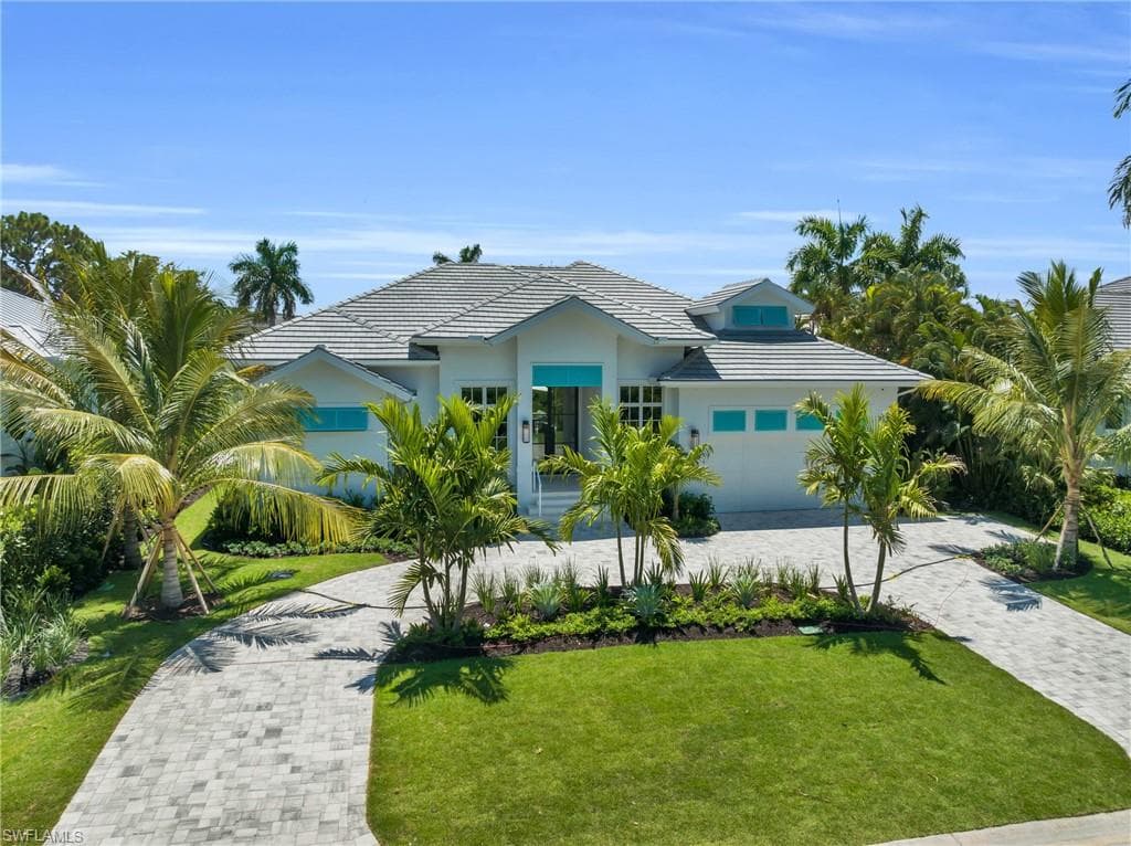 712 Park Shore CT NAPLES, FL 34103