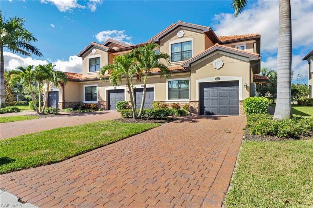 26141 Palace LN 102 BONITA SPRINGS, FL 34135