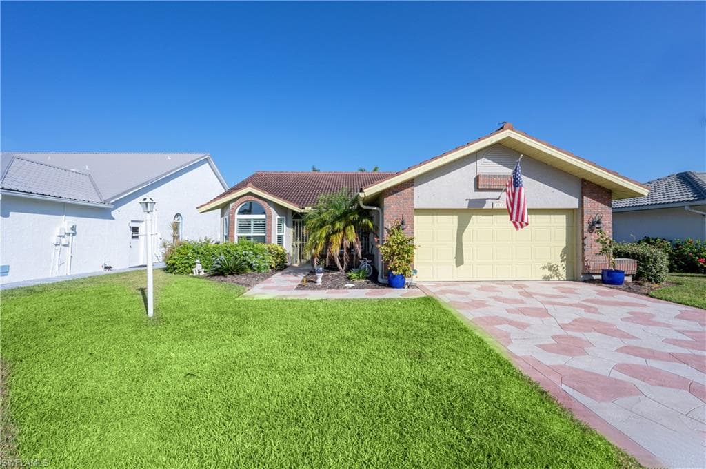 253 Countryside DR NAPLES, FL 34104