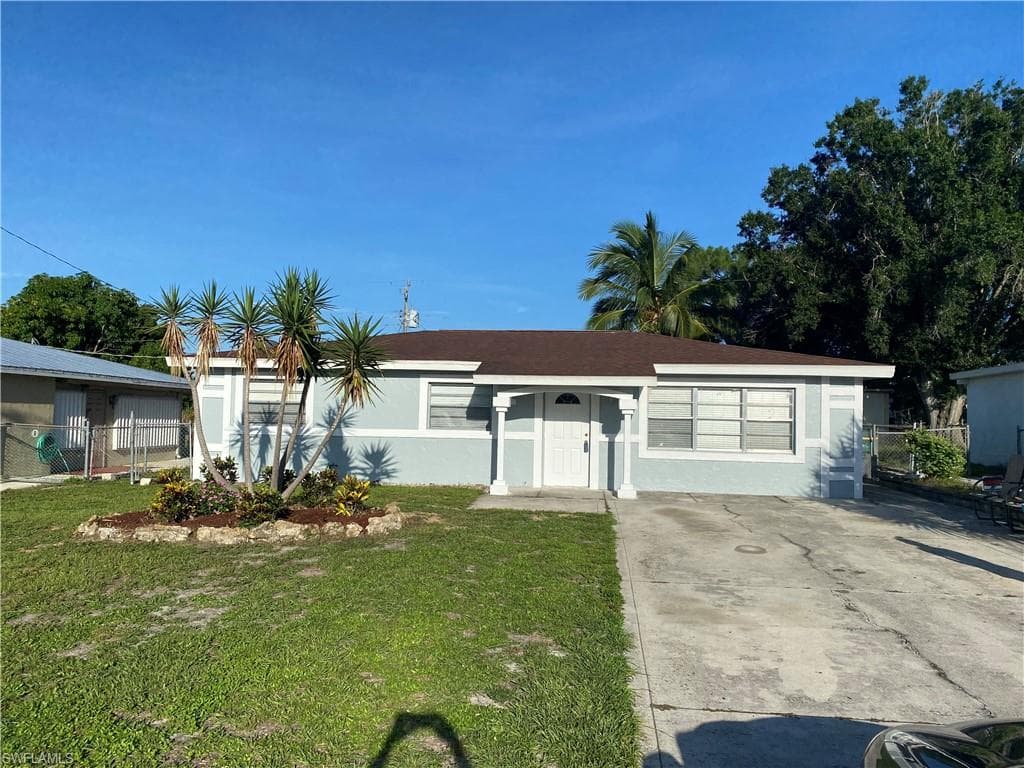 3520 Okeechobee ST NAPLES, FL 34112