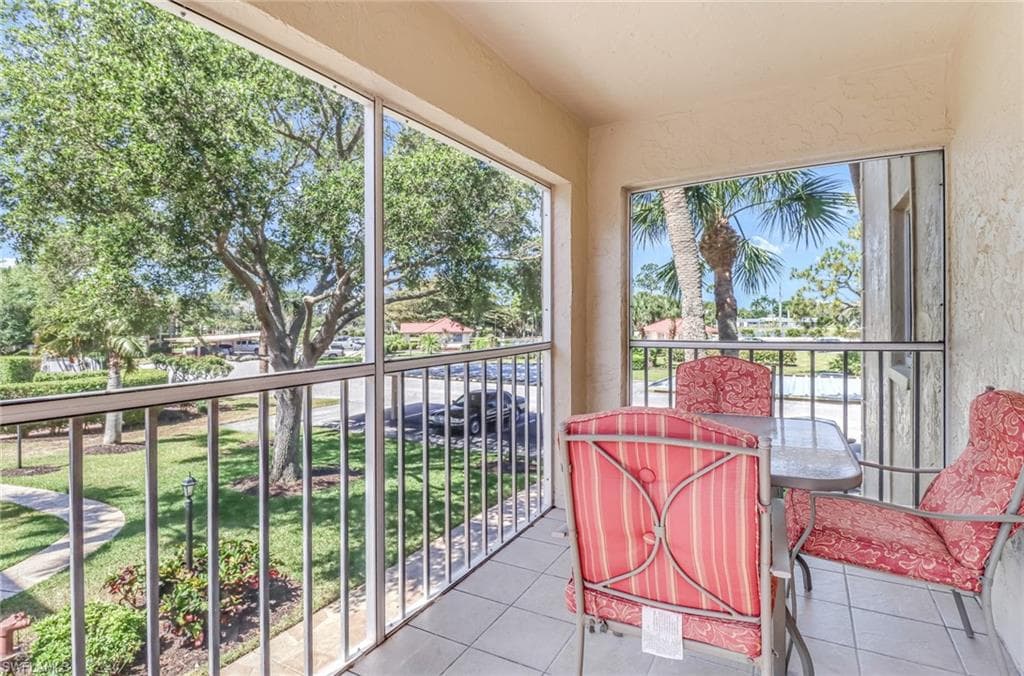 1051 Foxfire LN 201 NAPLES, FL 34104