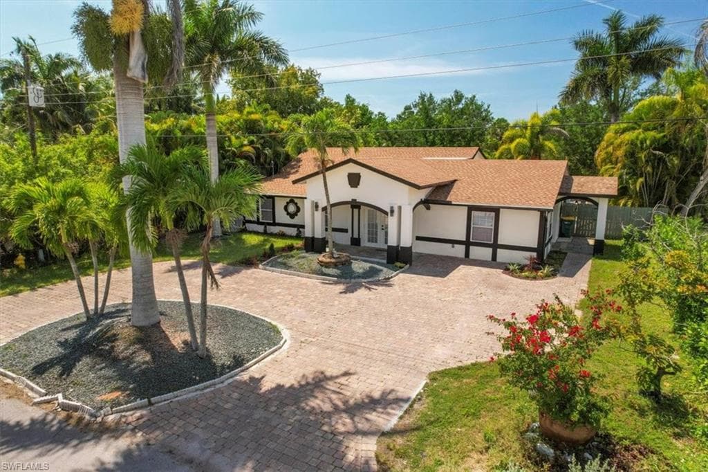 4900 Palmetto CT NAPLES, FL 34112