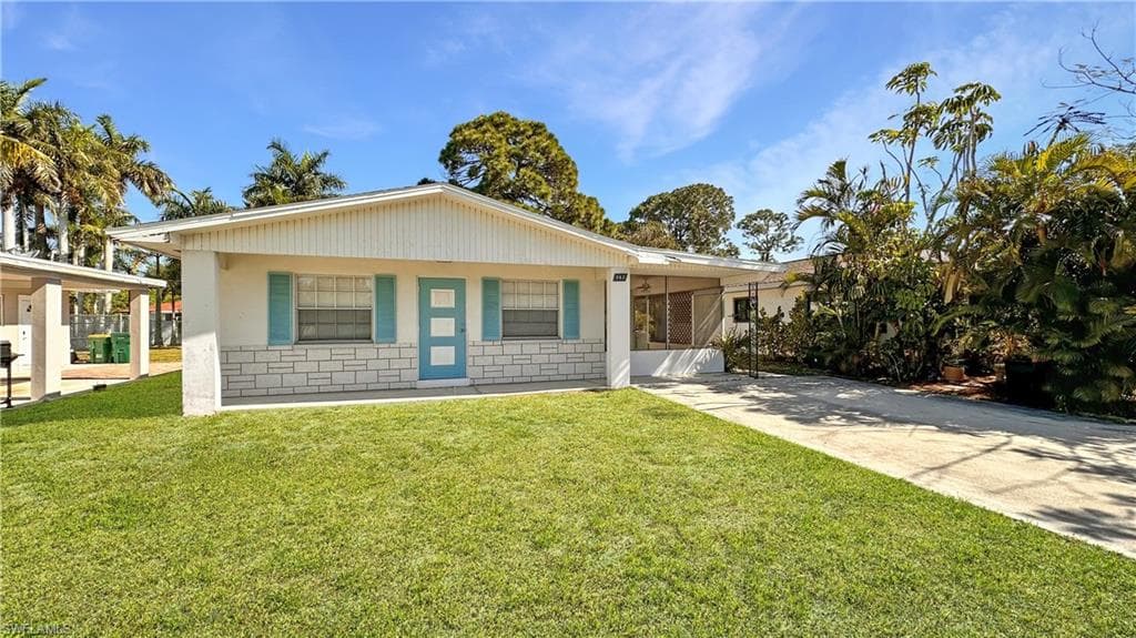 863 100th AVE N NAPLES, FL 34108