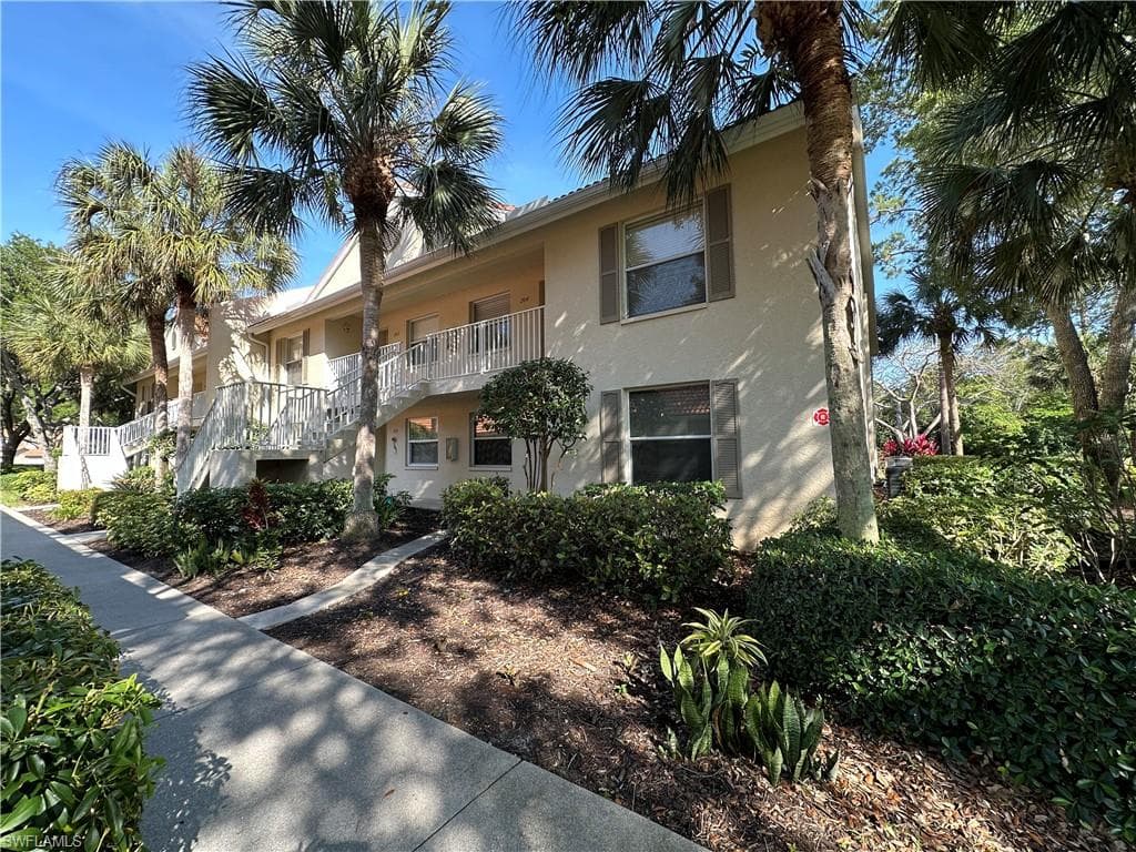 241 Robin Hood CIR 204 NAPLES, FL 34104