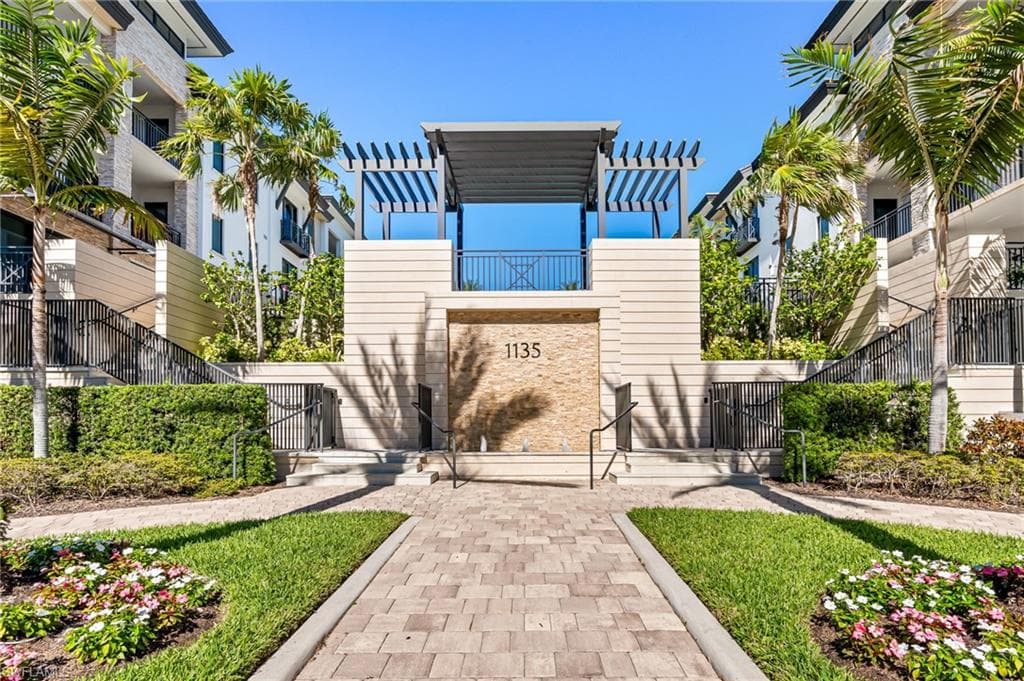 1135 3rd AVE S 306 NAPLES, FL 34102