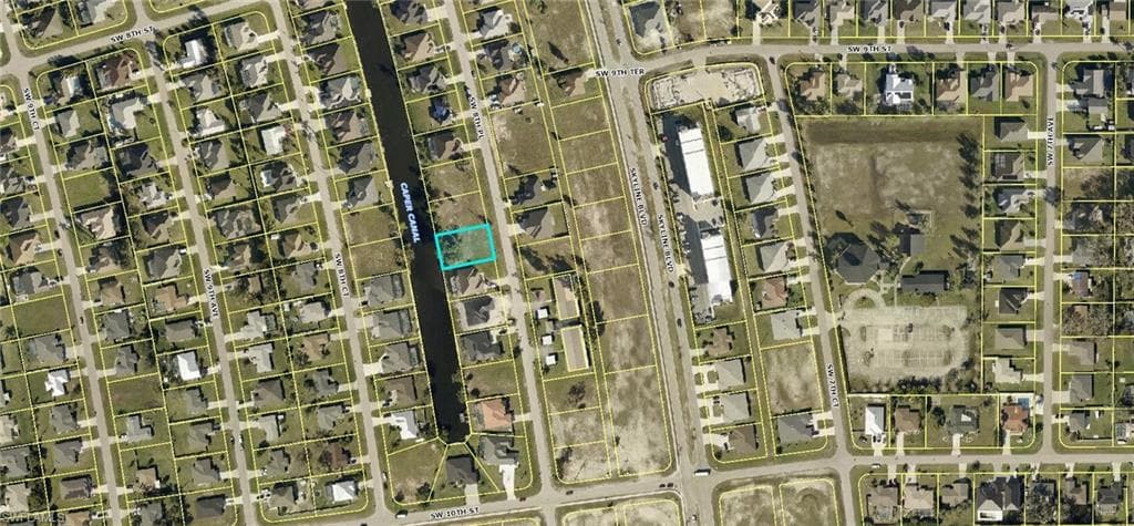 914 SW 8th PL CAPE CORAL, FL 33991