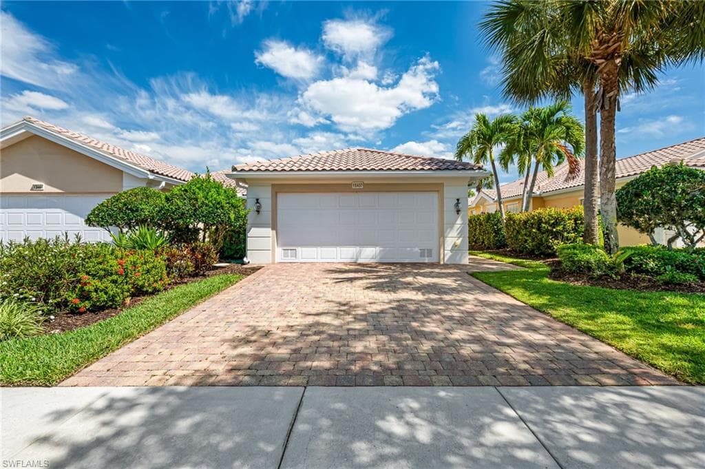 15437 Orlanda DR BONITA SPRINGS, FL 34135