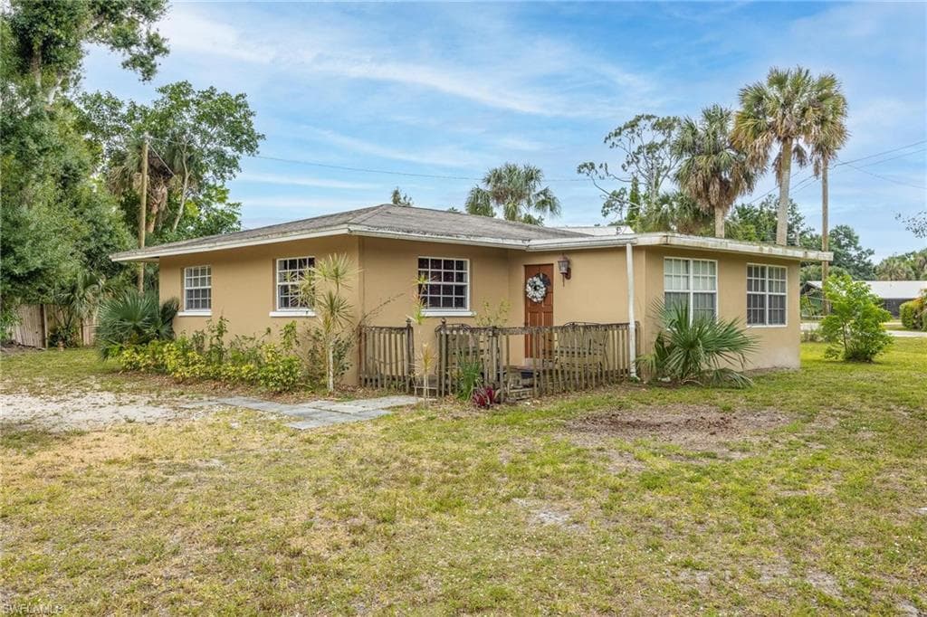 455 Santa Cruz ST NORTH FORT MYERS, FL 33903