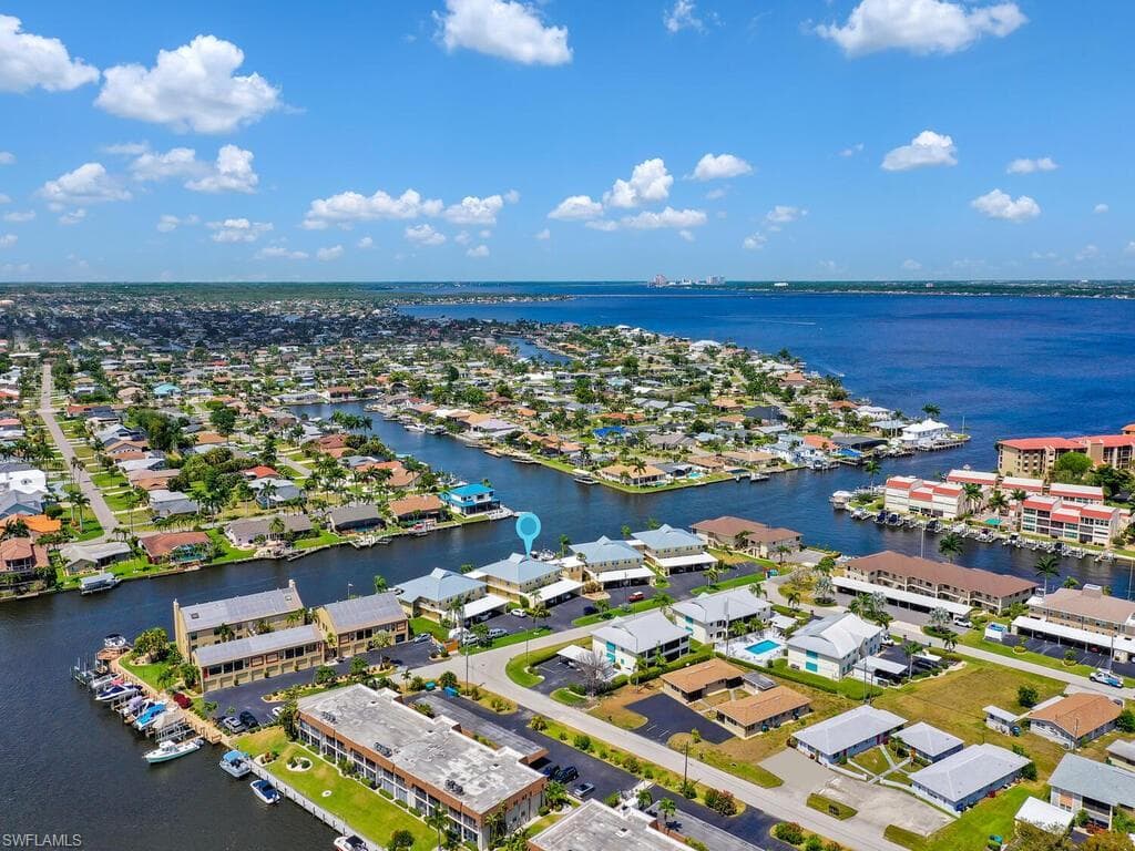 1915 SE 40th TER 204 CAPE CORAL, FL 33904