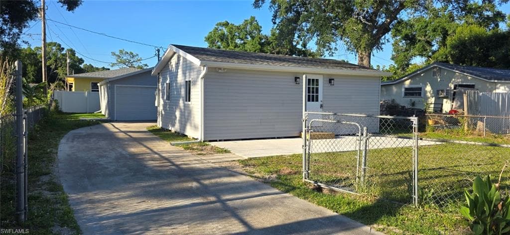 346 Stockton ST NORTH FORT MYERS, FL 33903