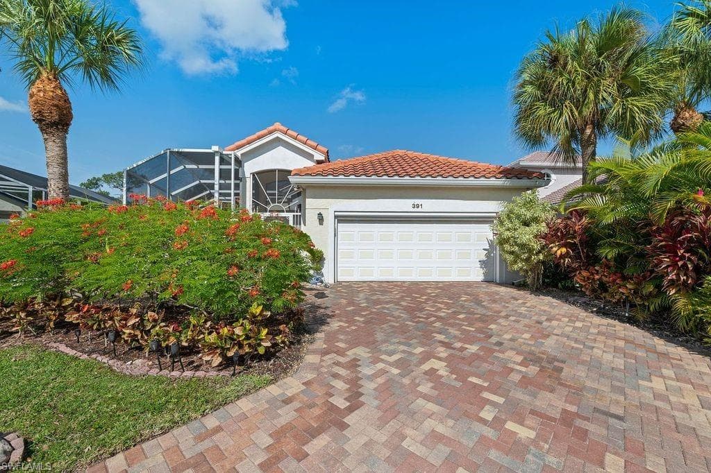391 Pindo Palm DR NAPLES, FL 34104