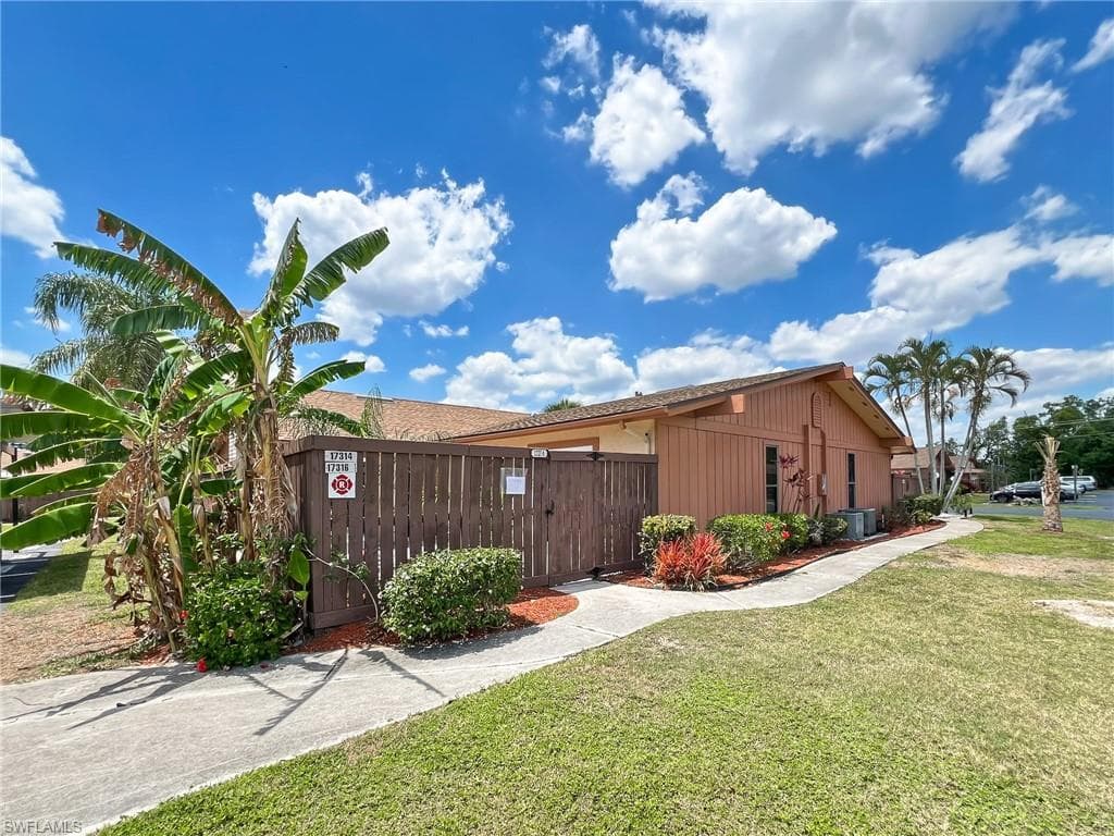 17314 Birchwood LN FORT MYERS, FL 33908