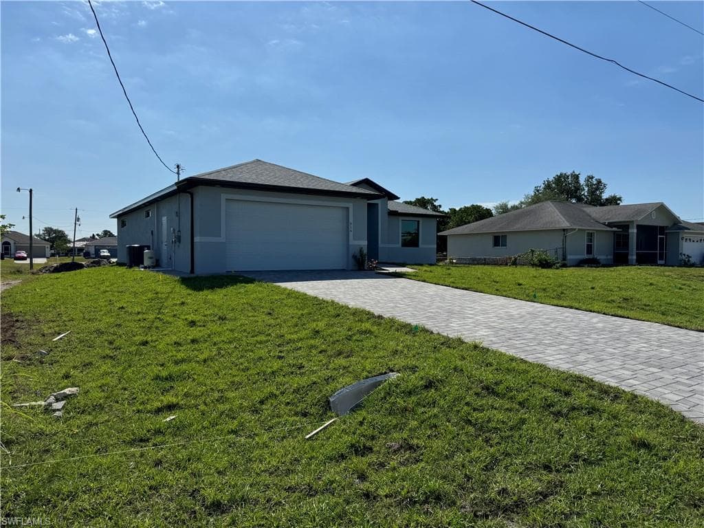 916 Apple AVE LEHIGH ACRES, FL 33971
