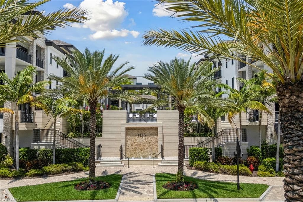 1135 3rd AVE S 218 NAPLES, FL 34102