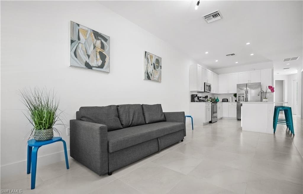 3030 Thomasson DR 209 NAPLES, FL 34112