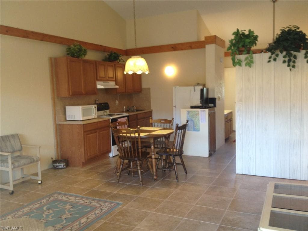 826 Wiggins Pass RD 318 NAPLES, FL 34110