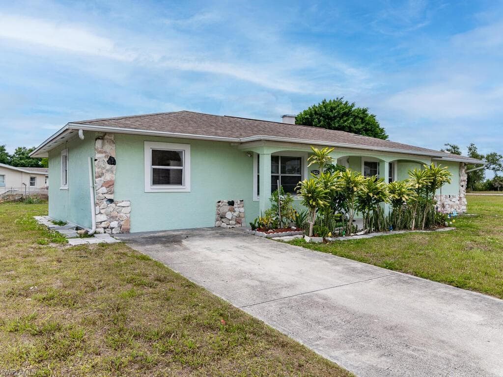 2422 Capri DR FORT MYERS, FL 33916