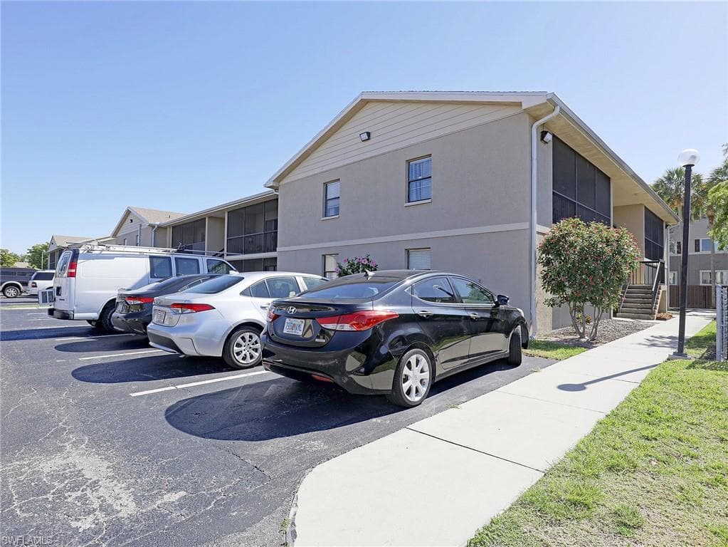 5305 Summerlin RD 504 FORT MYERS, FL 33919