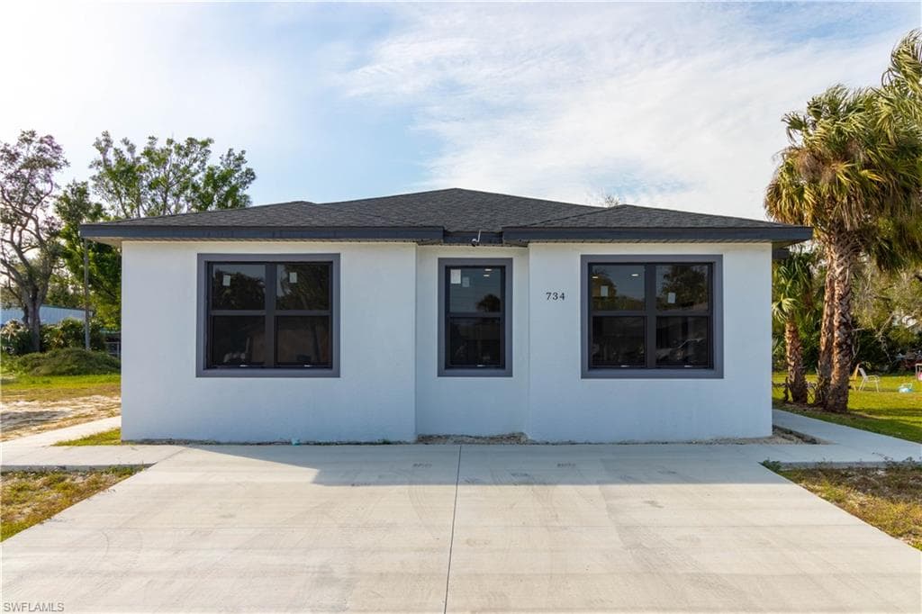 734 Veronica S Shoemaker BLVD FORT MYERS, FL 33916